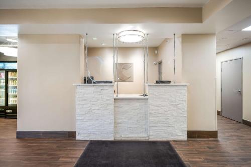 a lobby with a stone counter in a building at Comfort Inn Bossier City Casino Area near Shreveport Downtown in Bossier City