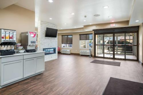 a large room with a kitchen and a store at Comfort Inn Bossier City Casino Area near Shreveport Downtown in Bossier City