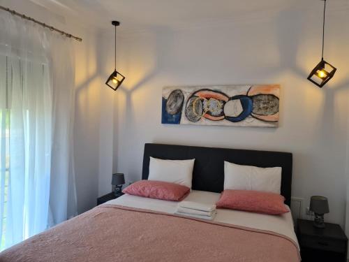 Postel nebo postele na pokoji v ubytování SeaView Peramos 1