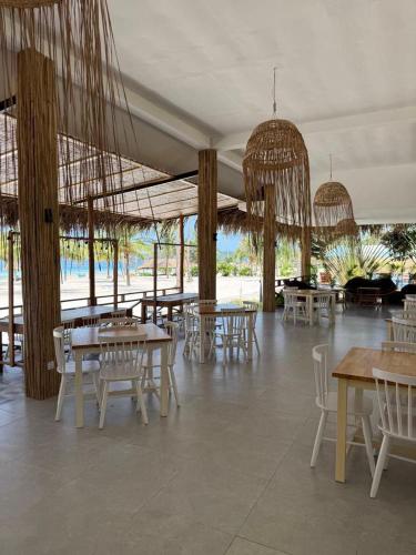 Restaurant o un lloc per menjar a The Beach Resort