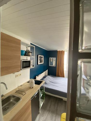 Dapur atau dapur kecil di Beautiful Studio