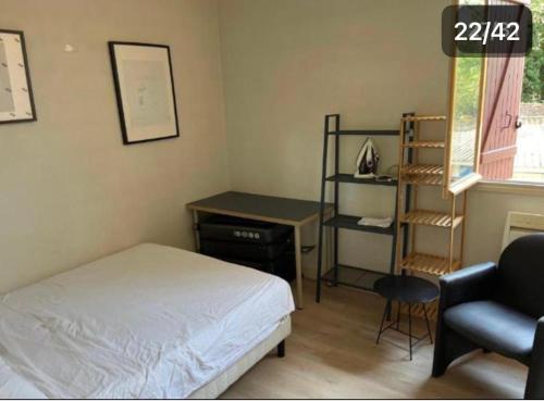Кровать или кровати в номере Luxueux pavillon grande suites familiales 4 Pax avec grand jardin et balcon