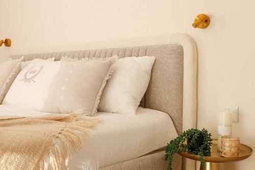 Ein Bett oder Betten in einem Zimmer der Unterkunft Luxurious and spacious pentahouse in Beit Shemes