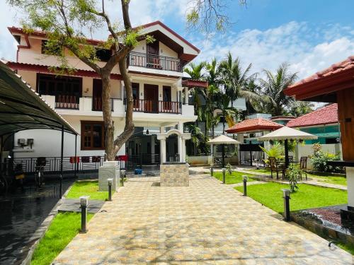 a view of the hotel from the courtyard at Mamma swiss restaurant in Jaffna