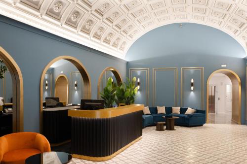 a salon with blue walls and a white ceiling at Emme Palace Hotel & Spa in Orvieto