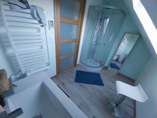 an overhead view of a bathroom with a tub and a mirror at Maison très agréable in Pleyber-Christ