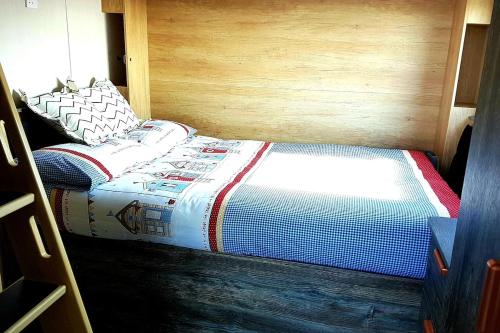 Postel nebo postele na pokoji v ubytování POD4 Family Glamping with seaview & Wi-Fi
