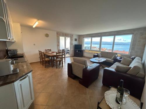 Sea View Apartment near Omiš