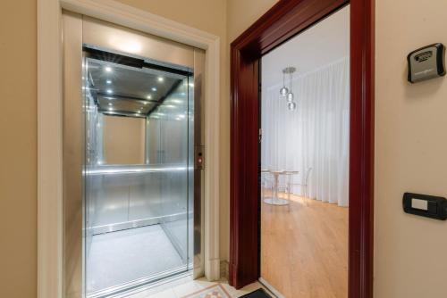 a glass door leading into a room with a hallway at R Oleandro House in Como
