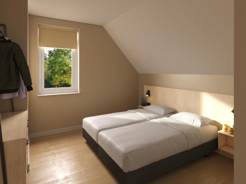 a bedroom with two beds and a window at Dormio Water Resort Medemblik in Opperdoes