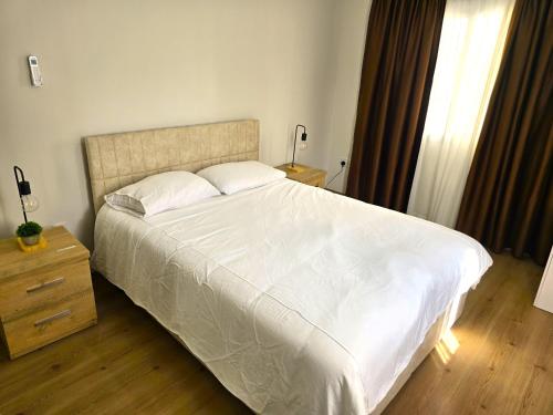 Postel nebo postele na pokoji v ubytování Centrally Located Apartment with Hotel-Style Privileges