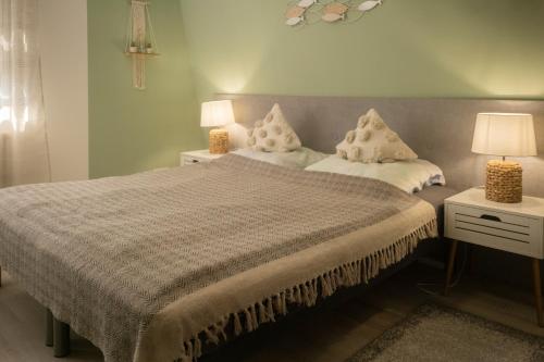 A bed or beds in a room at MeLuIs