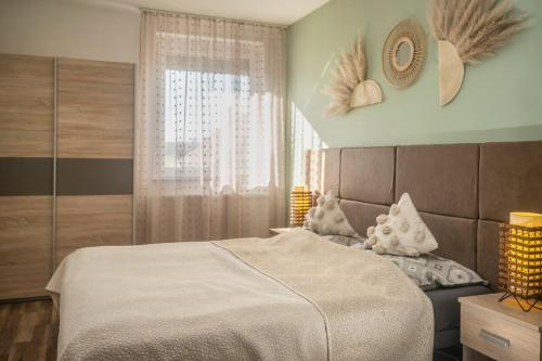 A bed or beds in a room at MeLuIs