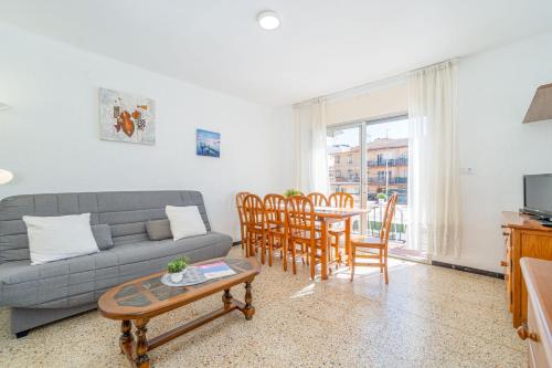 Basic Comfort Apartamento Poeta Marquina 1º 2025 con 3 dormitorios