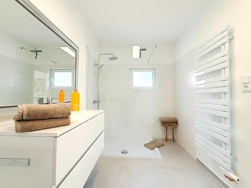 Ένα μπάνιο στο Moderne Altbauwohnung in Elmshorn bei Hamburg