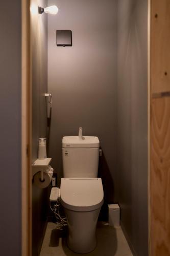 Un baño de HOSTEL perch