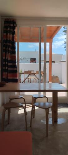 Balkoni atau teres di Chic and basic apartments in Tahiche