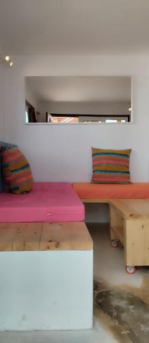 Ruang duduk di Chic and basic apartments in Tahiche