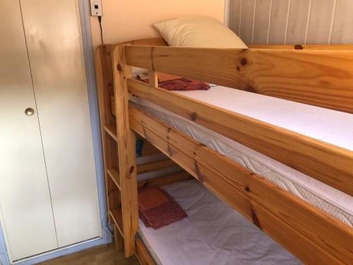 Ένα ή περισσότερα κρεβάτια σε δωμάτιο στο Maison à Narbonne plage proche mer et clape