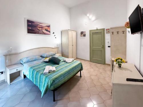 a bedroom with a bed and a desk and a television at Bed and Breakfast Station in Brindisi