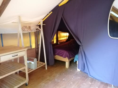 Ένα ή περισσότερα κρεβάτια σε δωμάτιο στο lodge Crusoé