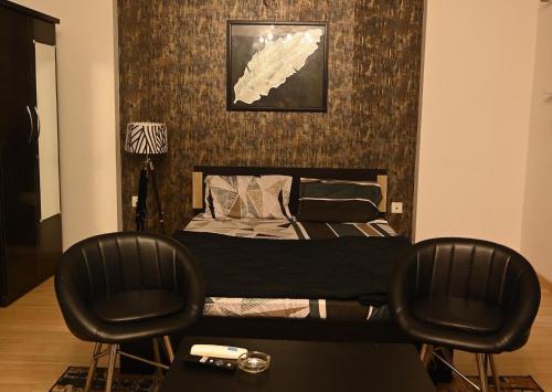 Χώρος καθιστικού στο Black pearl sp DLF My Pad
