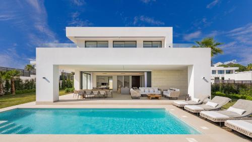 6 Bedroom Luxury Villa in Marbella with Private Gym and Sauna