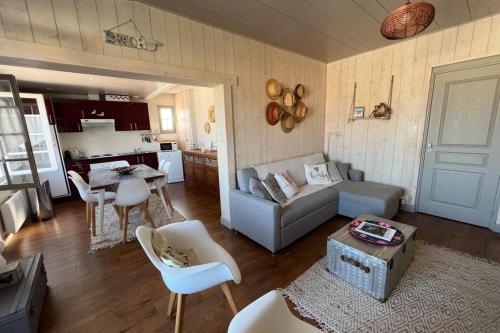 Apartment with sea view parking garden and beach access