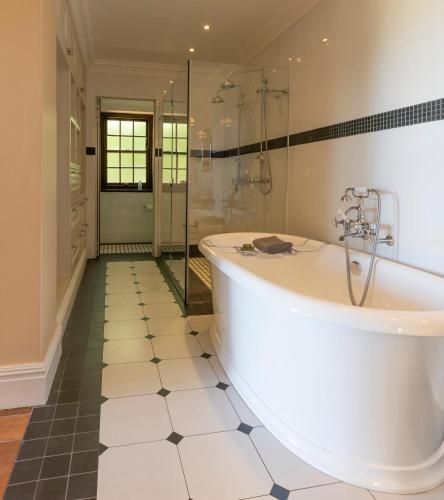 Un baño de St James Guest Houses