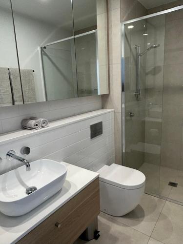 Ένα μπάνιο στο Centrally Located Manuka Apartment