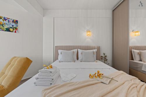 Postel nebo postele na pokoji v ubytování Olive Apartments in Meraki Resort & Spa