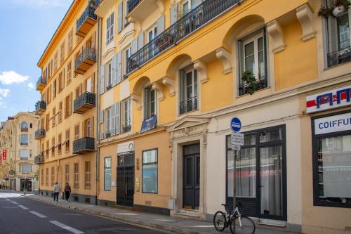 #34 Staywizus - Lamartine Central 3 BDR AC balcony 10mins walk to old town