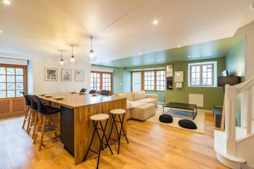 Photo de la galerie de l'établissement Grande maison pour 12 personnes au coeur de Guingamp, à Guingamp