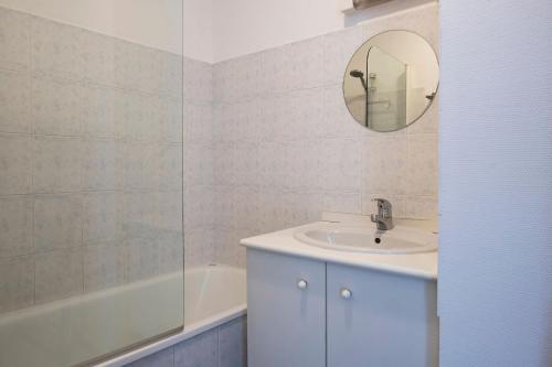a bathroom with a sink and a mirror and a tub at immeuble entier ✰ coeur de ville ✰ terrasse balcon in Segré