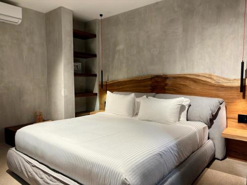 Blooma Boutique Hotelにあるベッド