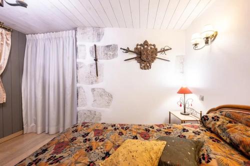 Un ou plusieurs lits dans un hébergement de l'établissement Appartement chaleureux à Annecy, 63 m², cheminée