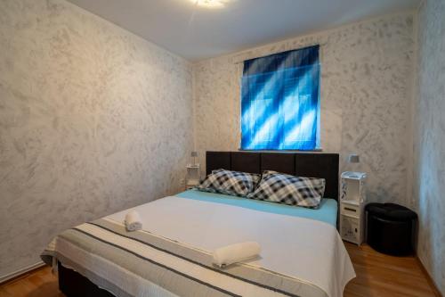 Ένα ή περισσότερα κρεβάτια σε δωμάτιο στο Apartman LU
