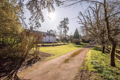 Κήπος έξω από το Mulberry End, Foxhall