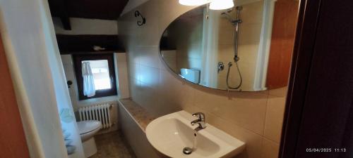 a bathroom with a sink and a mirror at Cà Borgo Vecchio in Brusasco