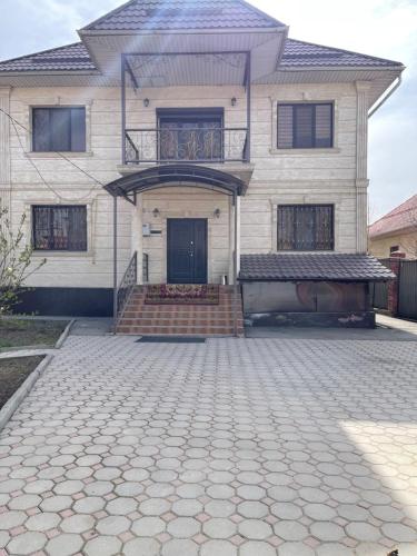 Budova, kde se prázdninový dům nachází