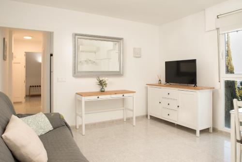 Una televisión o centro de entretenimiento en Blue Horizon 1bedroom apartment