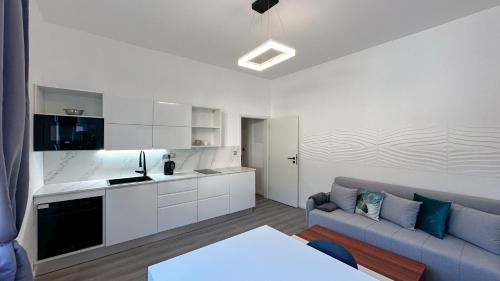 a living room with a couch and a kitchen at Villa Leopold - apartmánový dům in Karlovy Vary