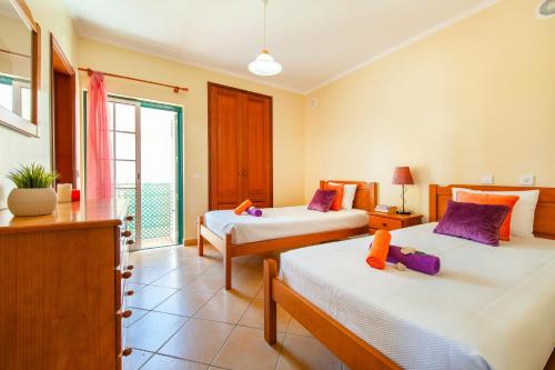 Ένα ή περισσότερα κρεβάτια σε δωμάτιο στο Villa Saona by Algarve Vacation