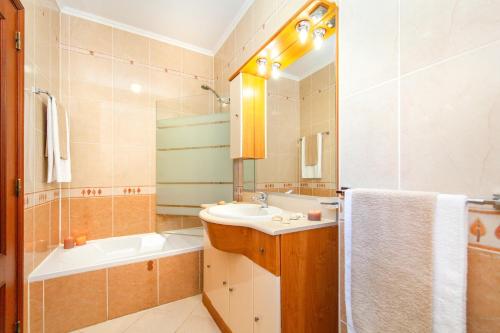 Ένα μπάνιο στο Villa Saona by Algarve Vacation