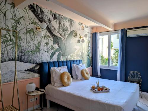 Postel nebo postele na pokoji v ubytování Hôtel Mademoiselle
