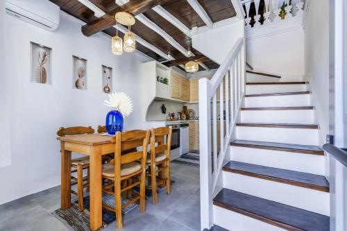 Avra Home - Island Living in Skopelos Town