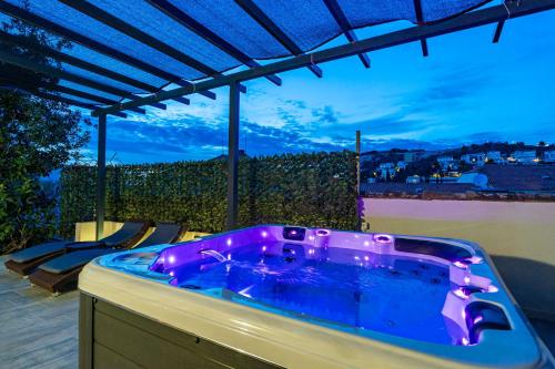 Dolores Apartment with Terrace & Jacuzzi