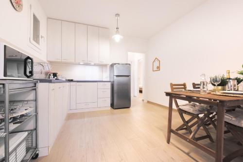 Cucina o angolo cottura di Riotorto - Appartamento con terrazzo vista mare e giardino