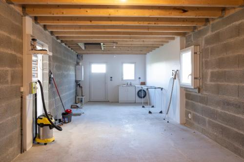 an empty room with a brick wall at gîte des Maraires in Mésanger