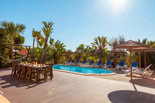 Villa California - Piscina aquecível e BBQ na Corcovada, Albufeira